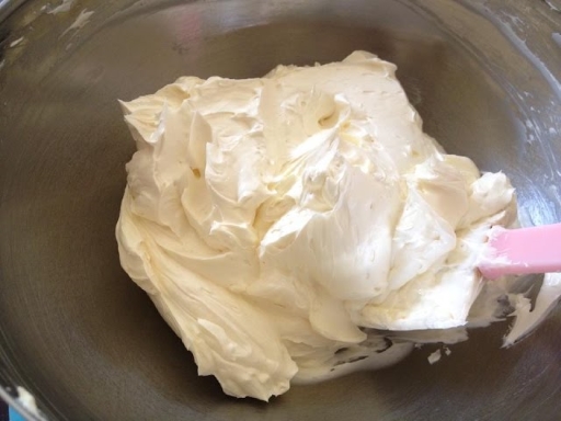Kem bơ làm từ lòng trắng trứng